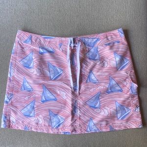 Vineyard Vines Women’s All Over Pink Sailboat Print Cargo Pocket Board Skirt